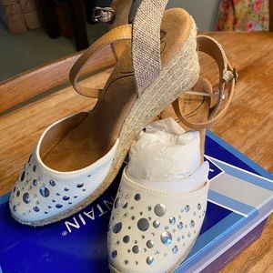 White Mountain Solar Espadrilles / wedge sandals with silver studs size 8M